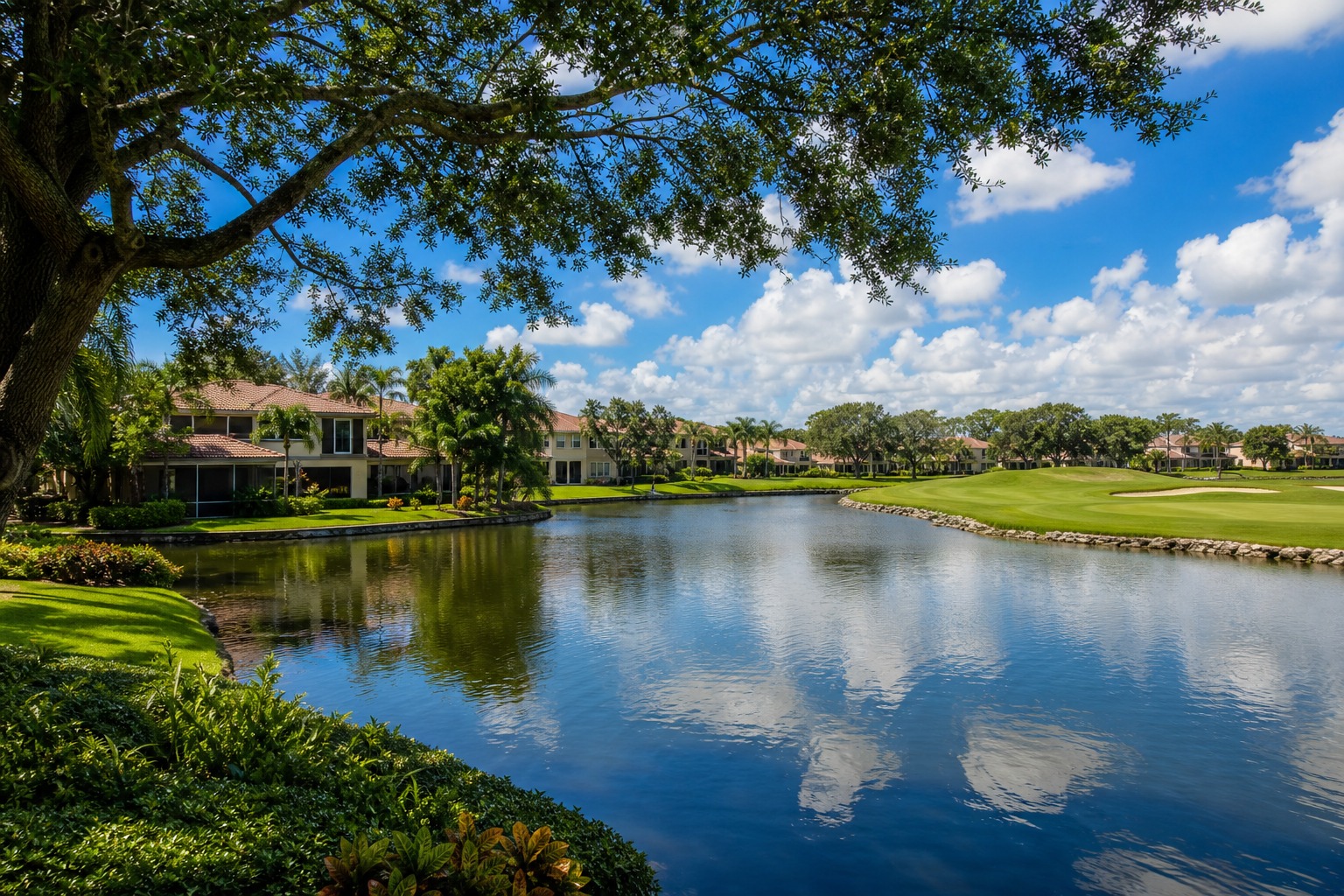 Rolling Hills Davie Florida community with mature tropical groundcover lakes and the Grande Oaks golf course representative of the 754 unit Rolling Hills Golf and Tennis Club neighborhood