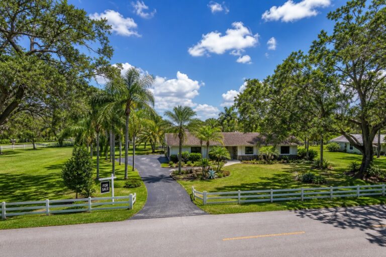 Cash Offer vs Mortgage in Davie: Which Wins in 2026